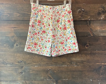 Vintage 90’s floral denim shorts / high waist shorts / rose print / cuff <<<Leslie shorts>>>