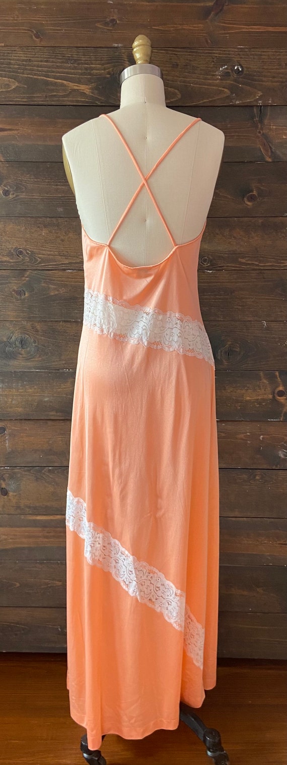 Vintage 70’s peach maxi gown / long nylon nightgown /… Gem