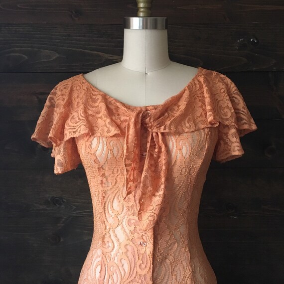 Vintage 70s peach lace dress / 70s does 30s / ruff