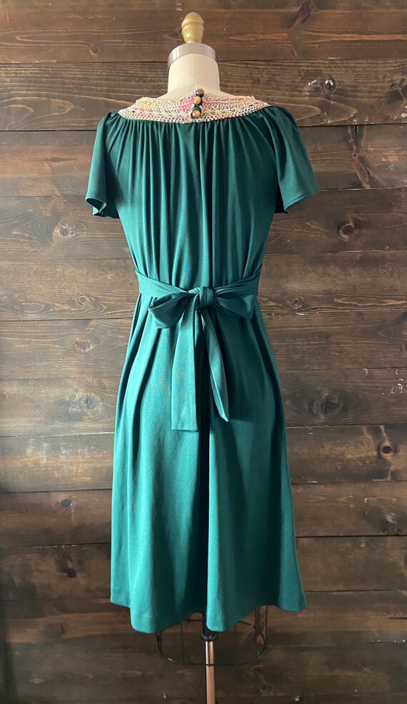 Vintage 70’s green peasant dress / crochet detail… - image 6