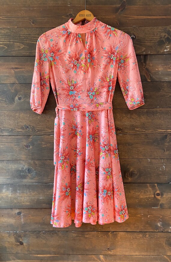 70s keyhole paisely maxi dress