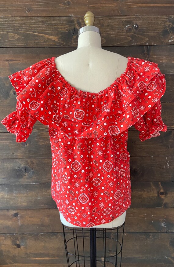 Vintage 80’s bandanna print top / red off the sho… - image 5