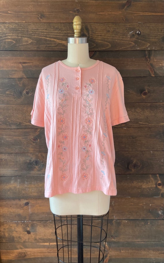 Vintage 90’s peach floral tee / henley neckline /… - image 2