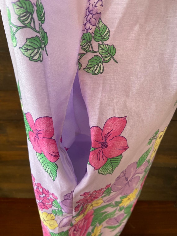 Vintage 80’s floral muumuu / purple house dress /… - image 5