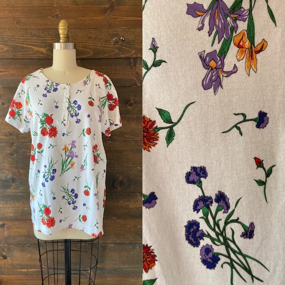 Vintage 90’s white floral tee / flower print t shirt / irises and daffodils / gardencore <<<iris tee>>>
