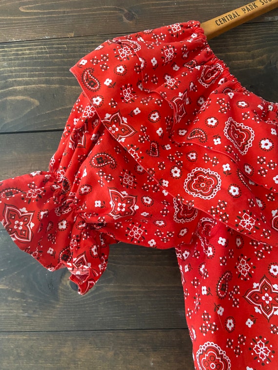 Vintage 80’s bandanna print top / red off the sho… - image 3