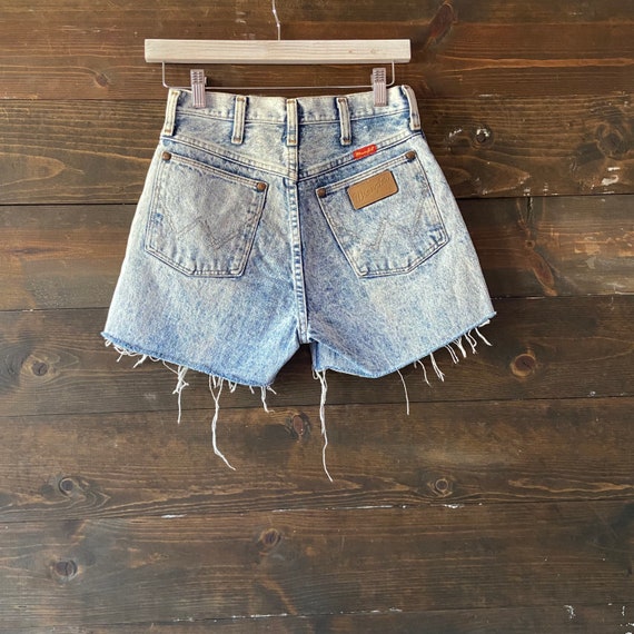 Vintage 80’s wrangler cutoff shorts / acid wash d… - image 2