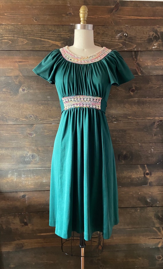 Vintage 70’s green peasant dress / crochet detail… - image 2