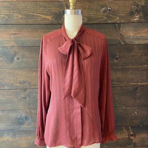 Vintage 80’s pussy bow blouse / rust colored shir… - image 1