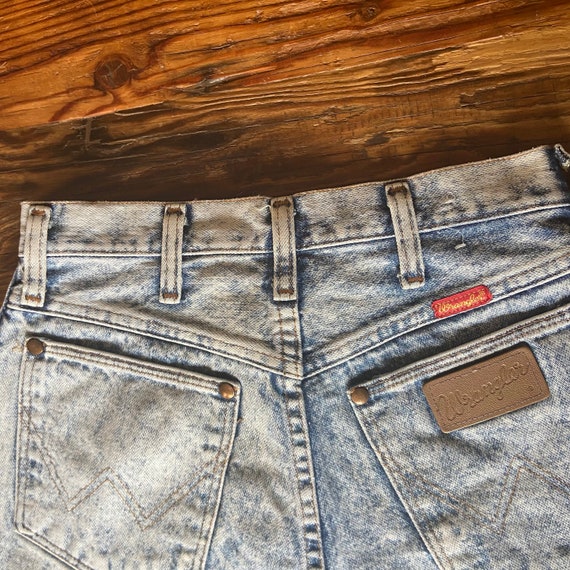 Vintage 80’s wrangler cutoff shorts / acid wash d… - image 7