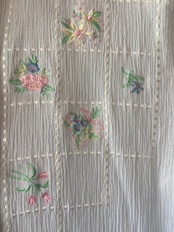 Vintage 90’s floral embroidered blouse / white cr… - image 4
