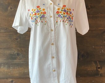 Vintage 90s floral embroidered denim shirt / gardencore / grannycore