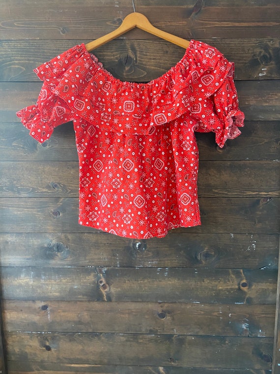 Vintage 80’s bandanna print top / red off the sho… - image 6