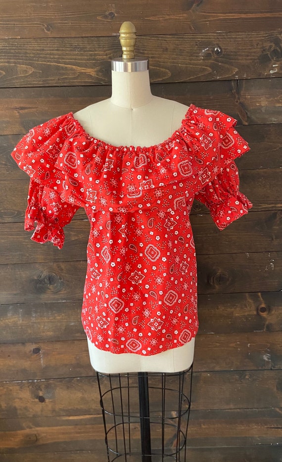 Vintage 80’s bandanna print top / red off the sho… - image 2