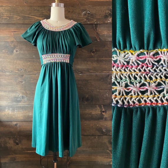 Vintage 70’s green peasant dress / crochet detail… - image 1