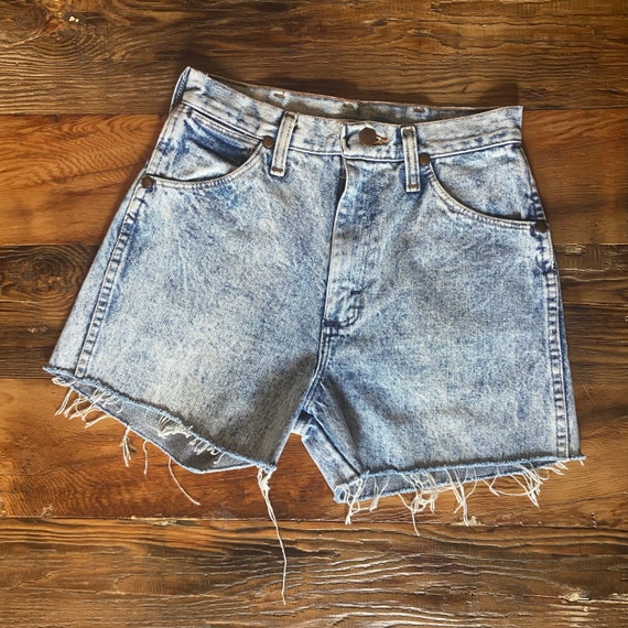 Vintage 80’s wrangler cutoff shorts / acid wash d… - image 5