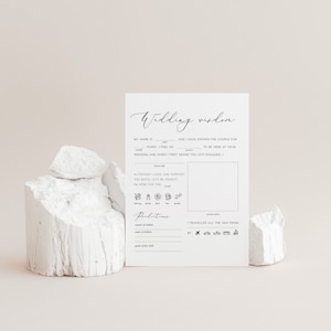 Könnte beinhalten: Eine weiße Karte mit schwarzem Text, der "Wedding Wisdom" lautet. Die Karte enthält einen Fragebogen zum Ausfüllen für Hochzeitsgäste, um Fragen zu ihrer Beziehung zum Paar zu beantworten. Die Karte enthält Symbole für Tanzen, Trinken, Essen und Schenken.