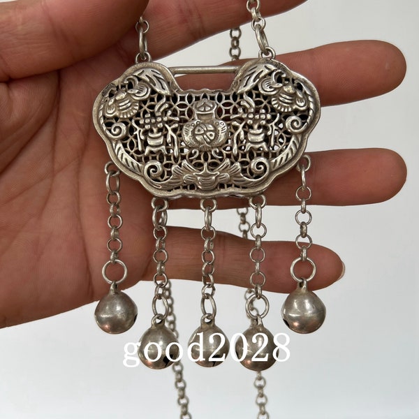 Chinese antique pure hand-carved bat Tibetan silver Safety lock necklace