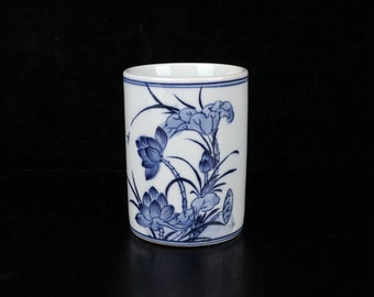 Blue and white porcelain pen holder Pure hand painting ceramic lotus pattern small pen holder.xg