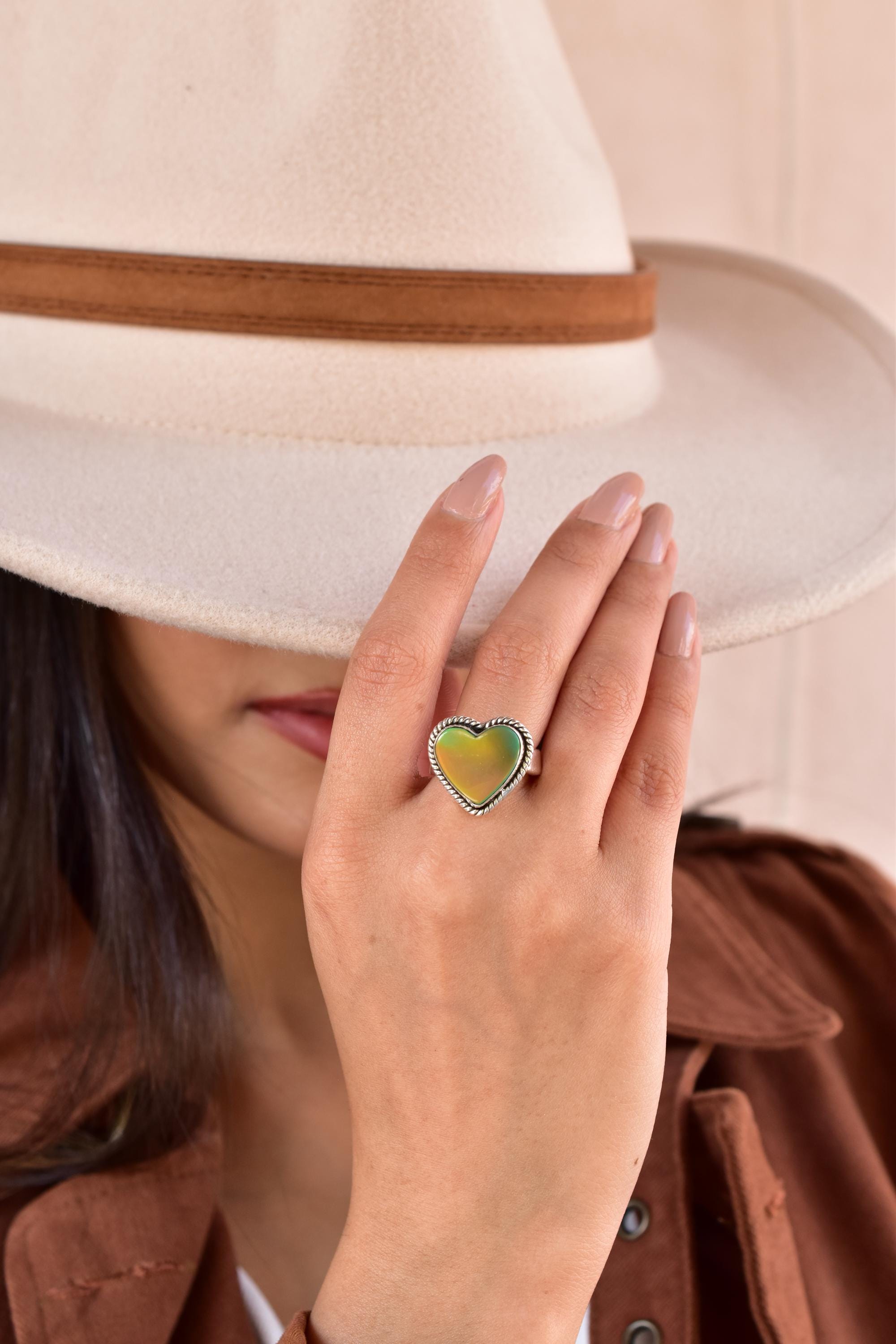 Handgefertigter Aurora Opal & Sterlingsilber Ring, Edelstein Herz Statement Ring für Frauen