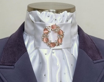 ERA Euro Charlotte - Cravate stock pré-nouée - Satin blanc avec ou sans cristaux - Broche rose