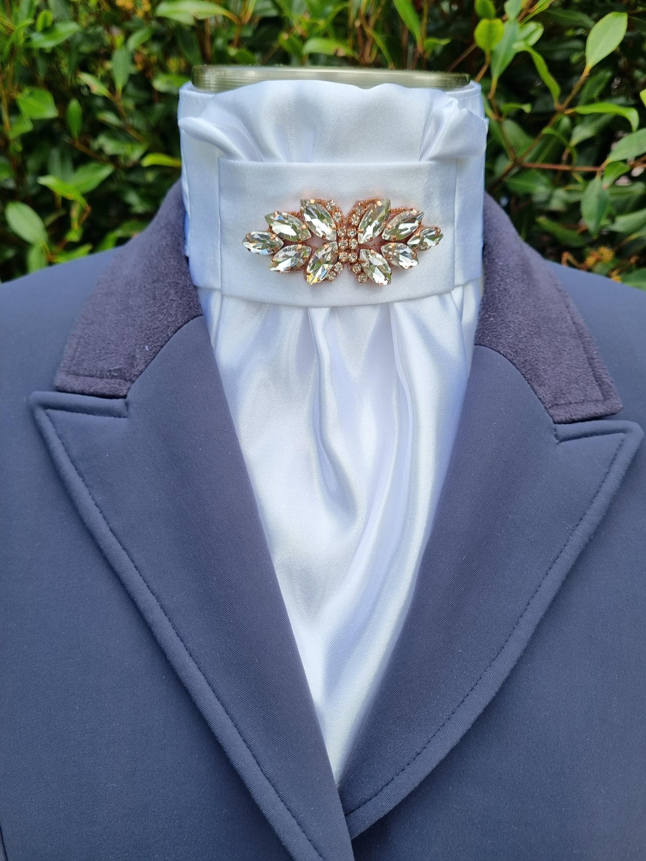 Épingle De Cravate équitation DQ Adornments – Tons Or, Bleu Et Rhinestones