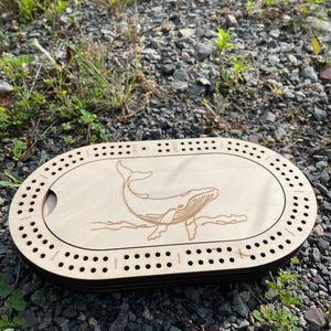 Tablero de cribbage portátil con almacenamiento oculto para clavijas: Juego de viaje rústico (archivo digital)
