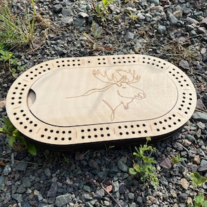 Tablero de cribbage portátil con almacenamiento oculto para clavijas: Juego de viaje rústico (archivo digital)