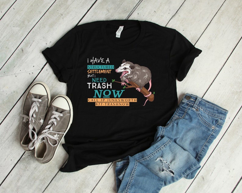 Lustiges Opossum T-Shirt • 877-TRASHNOW Shirt • Possum Geschenk • Possum Meme Shirt • Possum Shirt • Meme T-Shirt Bild 1