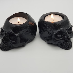 Skull Tealight Holders - Set of 2 - Goth Halloween Art Candle Tea Light Holder Tealight Gift Halloween Decor Decoration Horror Replica