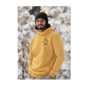 Personalisierter Dad est. Hoodie Personalisiertes Geschenk für den besten Papa Geschenk zum Vatertag Papa Pullover mit liebevollem Design Mustard