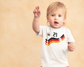 Retro Deutschland Fan Shirt für Kinder | WM EM Windel Bomber | Motiv 10 | Wunschname und Nummer Baby T-Shirt Kurz & Langarm Bio Baumwolle