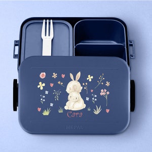 Boîte à lunch midi Mepal Take a Break personnalisée avec boîte bento et compartiments Lunchbox midi Mepal personnalisée avec des lapins bohèmes Nordic-denim