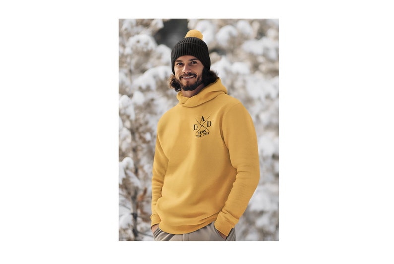 Personalisierter Dad est. Hoodie Personalisiertes Geschenk für den besten Papa Geschenk zum Vatertag Papa Pullover mit liebevollem Design Mustard