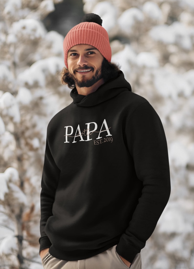 Papa Hoodie est. with children's names / Personalized gift for the best dad with the name of the children Gift for Father's Day Black