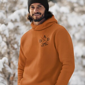 Personalisierter Dad est. Hoodie Personalisiertes Geschenk für den besten Papa Geschenk zum Vatertag Papa Pullover mit liebevollem Design Ginger Biscuit