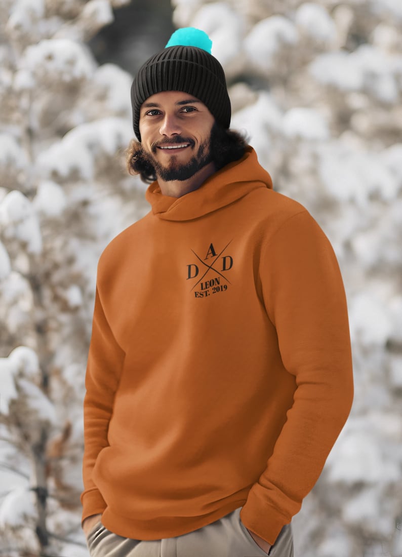 Personalisierter Dad est. Hoodie Personalisiertes Geschenk für den besten Papa Geschenk zum Vatertag Papa Pullover mit liebevollem Design Ginger Biscuit