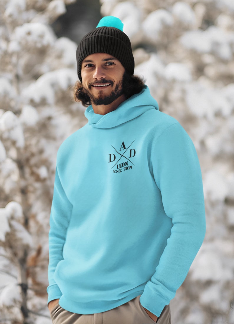 Personalisierter Dad est. Hoodie Personalisiertes Geschenk für den besten Papa Geschenk zum Vatertag Papa Pullover mit liebevollem Design Tourquise Surf