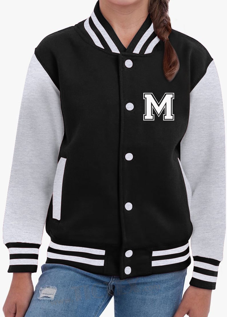 Personalisierte College Jacke mit Initiale für Kinder und Erwachsene College Jacke mit Wunschbuchstabe oder Zahl im College Style Schwarz-Grau