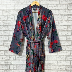 Blommig fågelmönstrad kimono i sammet: Bomullsfodrad jacka med fickor