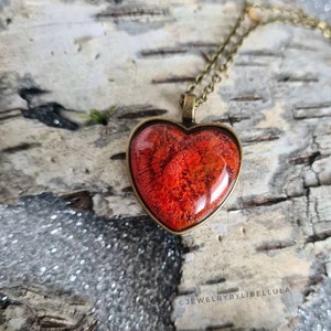 Miliani in Orangy Rot/Handgemachter Unikat Schmuck/Herz Cabochon Anhänger Halskette/Epoxidharz/Alkohol Tinte/Petri Kunst/Fantasy/Geschenkidee/Valentinstag