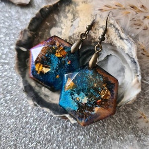Merrow in blauw & bruin/handgemaakte epoxyhars sieraden/alcoholinkt/hanger oorbellen/oorhaak/fantasie/Petri Art sieraden/glitter gouden folie