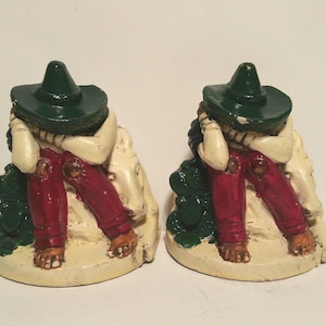 Vintage Chalkware Mexican Seista Bookends/ Mexican Man Wearing Sombreros Sleeping/ Horse and Cactus/ Hand Painted Made in Mexico 1938