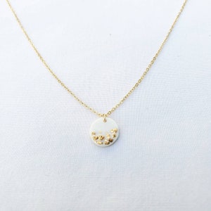 ALINE porcelain medal necklace with gold chips (basic) Beauty in the woods