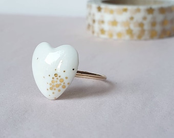 Women&#39;s ring with porcelain and gold heart Unique piece CHRIS (Statement jewelry) La Belle au bois