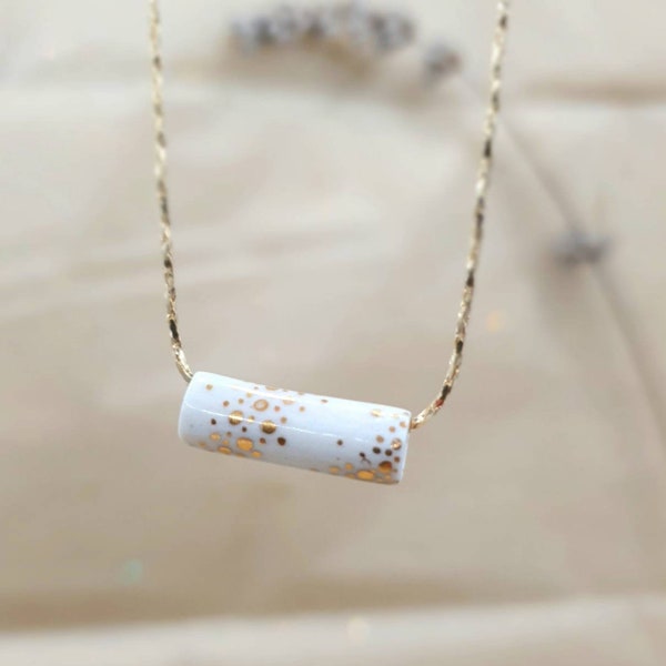 Collier minimaliste Porcelaine et or ajustable Gold filled LEA (pendentif minuscule) - La belle au bois