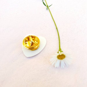 Pin's Heart Brooch 14 k Gold, Porcelain, ANNE favorite jewel La Belle au bois image 4