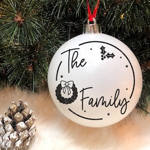 Adorno navideño familiar SVG - Adorno navideño en blanco, personalizado y personalizado SVG