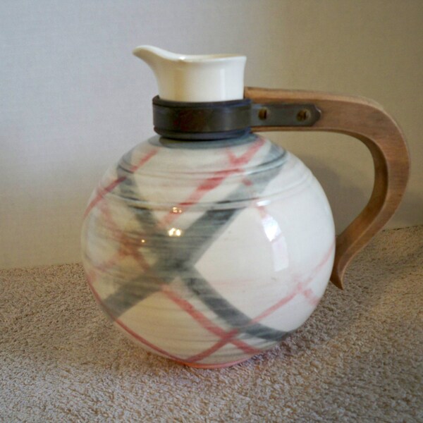 Vernon Kilns coffee server Gale Turnbull plaid pattern wood handle no stopper chip on lip 1940s