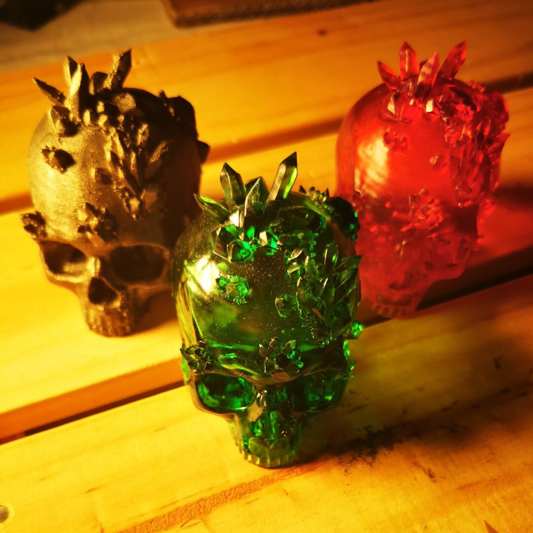 Crâne Humain avec Cristaux Fantasy en Impression 3D